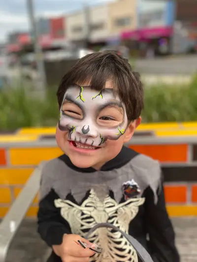 Skull face painting design